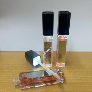 Tubes de gloss à lèvres en plastique avec lumière LED et bouchon à vis - Product Image 1