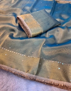 Sari en tissu de soie Banarasi orné de motifs KV (bleu clair) - Vêtement traditionnel pour les fêtes - Product Image 5