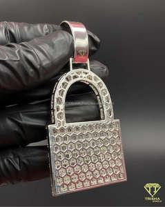 จี้รูปทรง Iced Lock ดีไซน์หนักแน่น ผลิตจากเงินแท้ 925 ประดับเพชรเลี้ยงในห้องปฏิบัติการคุณภาพพรีเมียม ชุบโรเดียม - Product Image 6