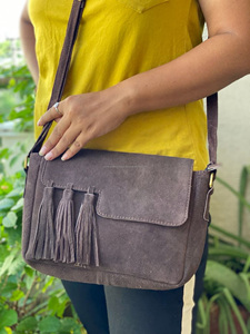 Bolso bandolera de mujer personalizado OEM, bolso bandolera de cuero hecho a mano de gamuza auténtica, bolso elegante, bolsos con borlas para mujer - Product Image 2