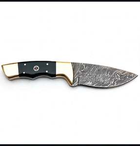 Couteau utilitaire artisanal en acier Damas, manche en corne noire, poinçon en laiton, outil de mosaïque - Product Image 2