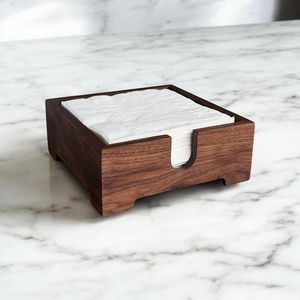 Porte-boîte à mouchoirs en bois moderne avec tissu à carreaux rouges, design autoportant pour la décoration de la maison - Product Image 4