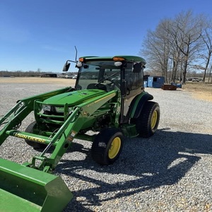 ซื้อรถแทรกเตอร์ John Deere 4066R พลังขับเคลื่อน 4x4 ที่ยอดเยี่ยม พร้อมระบบส่งกำลังที่ราบรื่น ชุดเกียร์ปั๊มล้อ 2WD สำหรับการเกษตร - Product Image 1