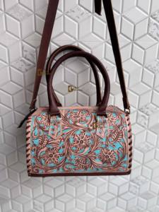 Bolso de Hombro Artesanal de Cuero Tallado a Mano Estilo Bohemio Gitano con Piedras Turquesa, Venta al por Mayor - Product Image 3