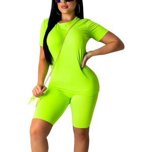 Conjunto Deportivo de 2 Piezas para Mujer, Casual, 100% Algodón, Otoño, Camiseta de Manga Corta con Logotipo Frontal y Pantalones Cortos Ajustados, para Yoga y Ejercicio - Product Image 1