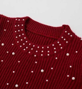 Pull court en maille pour femme - Pull d'hiver court - Pull en maille tendance à taille haute avec perles en forme de losange - Product Image 3