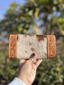 กระเป๋าคลัทช์หนังแกะสลักลายด้วยมือ กระเป๋าหนังวัวแท้ทันสมัยอเนกประสงค์ กระเป๋าคลัทช์หนังสไตล์ตะวันตกสำหรับผู้หญิง - Product Image 2