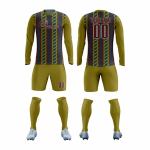 Ensemble d'uniformes de football personnalisés, imprimés par transfert thermique, respirants, en tissu 100% polyester, taille élastique, col rond, manches courtes, personnalisables - Product Image 3