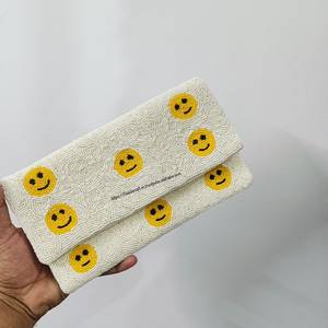 Pochette rectangulaire légère faite à la main en polyester ornée de fleurs perlées, avec chaîne détachable et broderie au point de croix - Product Image 4