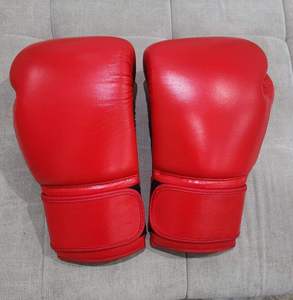 Gants de boxe classiques professionnels en cuir, avec poignées, design à doigts complets, sangle de poignet réglable, option logo personnalisé - 12/14 16oz - Product Image 5