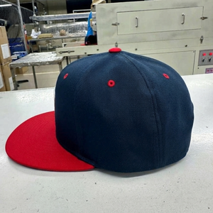 Gorra Snapback de Dos Tonos con Logotipo Bordado Personalizado al por Mayor, Estilo Hip Hop, de Sarga de Algodón, con Visera Plana, Estructurada, Estilo Béisbol Urbano para Hombre - Product Image 2