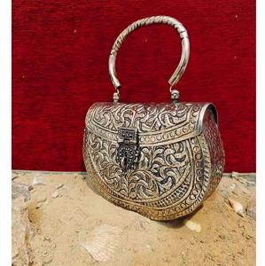 Accessoire de soirée en alliage poli miroir, élégant pour femmes, qualité export pour cérémonies et mode - Product Image 2