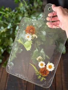 Planche à fromage en résine pour servir des charcuteries modernes, des buffets de mariage, des dégustations de fromages et des occasions de repas sophistiquées - Product Image 1