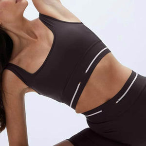 Conjunto Deportivo para Mujer, 2 Piezas, Top y Pantalones Cortos, Ropa Deportiva sin Costuras, Conjunto de Yoga 2024, Servicio de Logotipo Personalizado OEM - Product Image 3