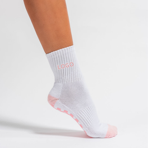 Chaussettes courtes pour femmes, rayées, en coton, à compression, antidérapantes, avec logo personnalisable pour le studio de la marque - Product Image 4