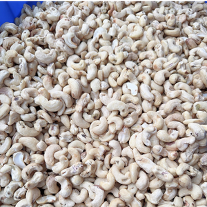 Noix de cajou grillées biologiques en gros W240, noix de cajou entières biologiques W320 Santigo Ltd, prix abordable, emballage OEM ODM - Product Image 1