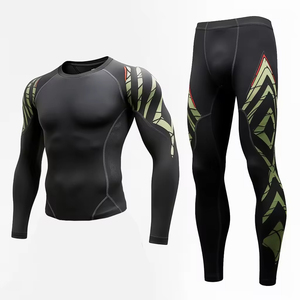 Ensemble de sport 3 pièces pour homme : Rashguard, legging et short à manches longues – Écologique et personnalisable pour la vente en gros - Product Image 2