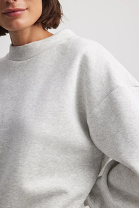 Sudadera Oversize Gris Jaspeado para Mujer, 100% Algodón, Hombros Caídos, Estilo Urbano, Moda Minimalista Esencial, Sudadera Personalizada para Mujer - Product Image 4