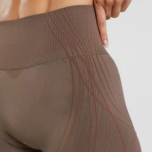 Shorts de Yoga Personalizados sin Costuras de Alta Calidad para Mujer, Ropa Deportiva para Gimnasio, Transpirable, Ecológica, con Tela con Memoria y Estampado Animal - Product Image 3