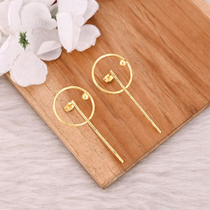 ต่างหูทองเหลืองชุบทองคุณภาพสูง ดีไซน์เรียบง่าย ทำมือ สำหรับผู้หญิง ต่างหูทองเหลืองชุบทอง ขายส่งจากโรงงาน - Product Image 3