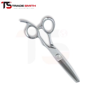Tijeras de entresacar clásicas TSI Barber de precisión para eliminar volumen, mezclar cabello y finalizar estilos modernos - Product Image 3