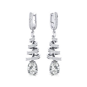 Boucles d'oreilles créoles pendantes en spirale en or 14K avec diamant de laboratoire taille poire 2 carats, serti à griffes, certifiées IGI, luxe, 160 diamants accentuants - Product Image 4