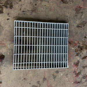 Barre de support en acier galvanisé électro-forgé - Product Image 1