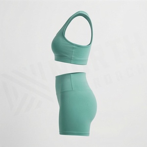 Conjunto Deportivo de 2 Piezas para Mujer, Verde Sólido, Bra Deportivo Tejido y Pantalones Cortos por Encima de la Rodilla, Transpirable, Spandex, Nailon, Ropa Deportiva - Product Image 3