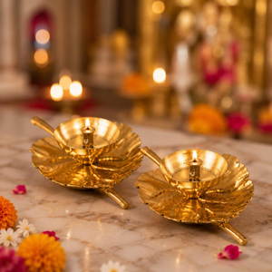 Ensemble de 2 lampes à huile en laiton, design lotus, paire de lampes traditionnelles Pooja Deepak pour la décoration de la maison, du temple, du mandir, de l'arti, du festival Diwali - Product Image 1