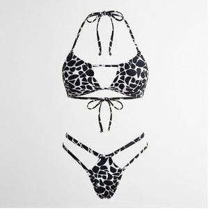 Ensemble de bikini à imprimé géométrique pour femmes, haut croisé à bretelles avec bas de string à cordon de serrage, maillot de bain extensible en spandex et polyester - Product Image 1