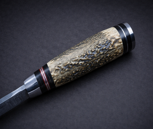 Couteau artisanal en acier Damas avec manche en bois de cerf - Product Image 4