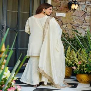 ヴァストラコテージ フレンチクレープスパンコール刺繍入り伝統的なクルタパラッツォセット、ホワイトデュパッタ付き、長袖、女性用エスニックウェア - Product Image 4