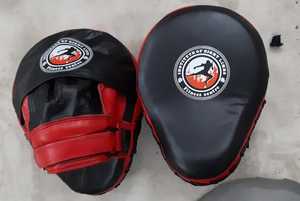 Almohadillas Curvas de Piel Sintética para Entrenamiento de MMA, Karate y Boxeo - Objetivos de Golpeo Unisex - Product Image 3