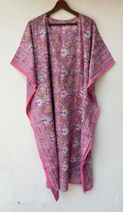 Caftán largo de algodón con estampado floral indio, ideal como ropa de playa o cómoda ropa de dormir para mamás. - Product Image 2