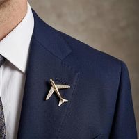 Broche de Diseño de Avión para Hombre, Hecho a Mano, Tono Dorado, Detalles de Cristal, Alta Calidad, Opción de Logotipo Personalizado, Reutilizable, Duradero, Fácil de Usar