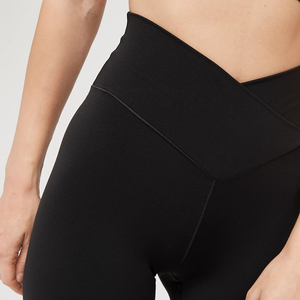 Leggings de sport blancs pour femme, taille mi-haute croisée, longueur intégrale, extensibles, en polyester et dentelle, pour yoga, gym, entraînement et fitness - Product Image 4