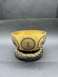 Bol chantant de guérison sonore en métal artisanal avec mallette et coussin, idéal pour la méditation, la pleine conscience et le nettoyage des chakras, en gros - Product Image 4