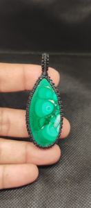 จี้ห้อยคอหินมาลาไคต์ทรงลูกแพร์สไตล์โบฮีเมียน ประดับด้วยเชือกถักแบบมาคราเม่ หินคริสตัลบำบัดธรรมชาติ - Product Image 4