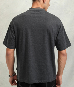 เสื้อยืดคอกว้างทรงโอเวอร์ไซส์สำหรับผู้ชาย ผ้าคอตตอน/โพลีผสม ถักทออย่างหนา 240 GSM สีพื้น พรีเมียมคุณภาพเยี่ยม สำหรับฤดูร้อน รับผลิตตามแบบ OEM พร้อมสกรีนโลโก้ตามสั่ง - Product Image 6