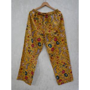 Ensemble de pyjama en coton imprimé à la main avec motifs floraux, élégant pour se détendre et dormir, pour femmes - Product Image 6