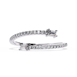 Bague de fiançailles en platine pour femme avec diamant taille émeraude et pierres latérales rondes, certifiée GIA, style classique - Product Image 1