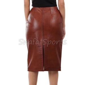 Jupe crayon décontractée en cuir satiné respirant pour femme avec appliques de plumes, volants et broderies – Collection Automne - Product Image 2