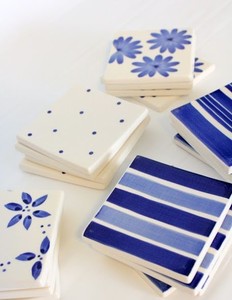 Ensemble de sous-verres en résine pure faits à la main de luxe avec support, sous-verres décoratifs bleus et blancs pour la protection de la table à café ou à thé - Product Image 6