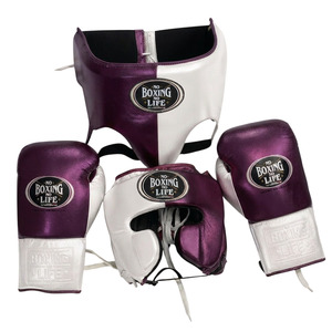 Ensemble de boxe personnalisé en cuir de vachette véritable, rouge et blanc, avec la sagnette 'No Boxing No Life', incluant un protège-tête réglable à lacets et une protection inguinale à ajustement rapide - Product Image 2