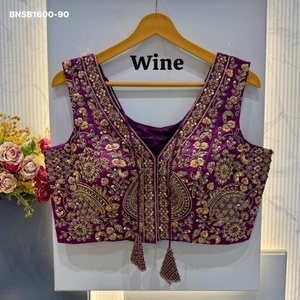 เสื้อเบลาส์คอวีบุผ้าซิลค์อิตาลีเนื้อนุ่มสีสันสวยงาม ตกแต่งด้วยงานปักลูกปัดและลายปักแบบ Tricot พร้อมงานประดับด้วยเชือกและลูกปัด ราคาขายส่ง - Product Image 1