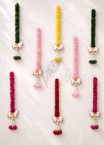 Suspension murale artisanale festive avec motif de vache traditionnel orné de guirlandes florales vibrantes et de pompons élégants en perles - Product Image 3