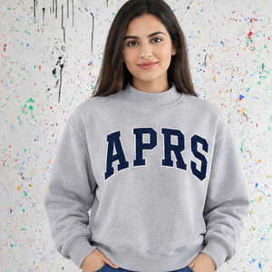 Suéter de cuello alto D9 con estampado de letras gris APRS, bordado de logotipo del capítulo, ropa universitaria al por mayor - Product Image 1