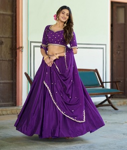 Lehenga Choli de Seda Chinon con Diseño Étnico Tradicional Indio, con Bordado de Lentejuelas, para Vestido de Boda, para Mujer - Product Image 1