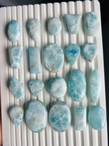 Cabujón de Larimar Natural Pulido de Formas Mixtas, Gema de Larimar Hecha a Mano para Joyería - Product Image 3