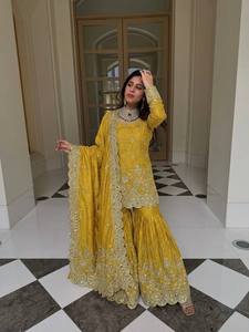 Robe Anarkali brodée couleur moutarde pour femme, style traditionnel indien pakistanais, longueur ras du sol, en soie, coupe classique - Product Image 2